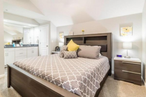 Updated Branson Condo Penthouse on Thousand Hills Golf course with Views and close to 76